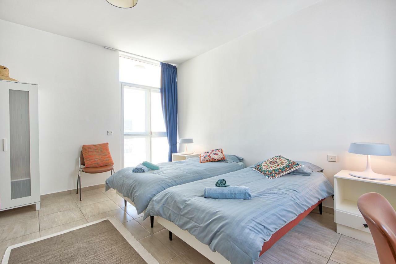 Апартаменты Hv12 - Sea Front Penthouse Сент-Полс-Бей Экстерьер фото
