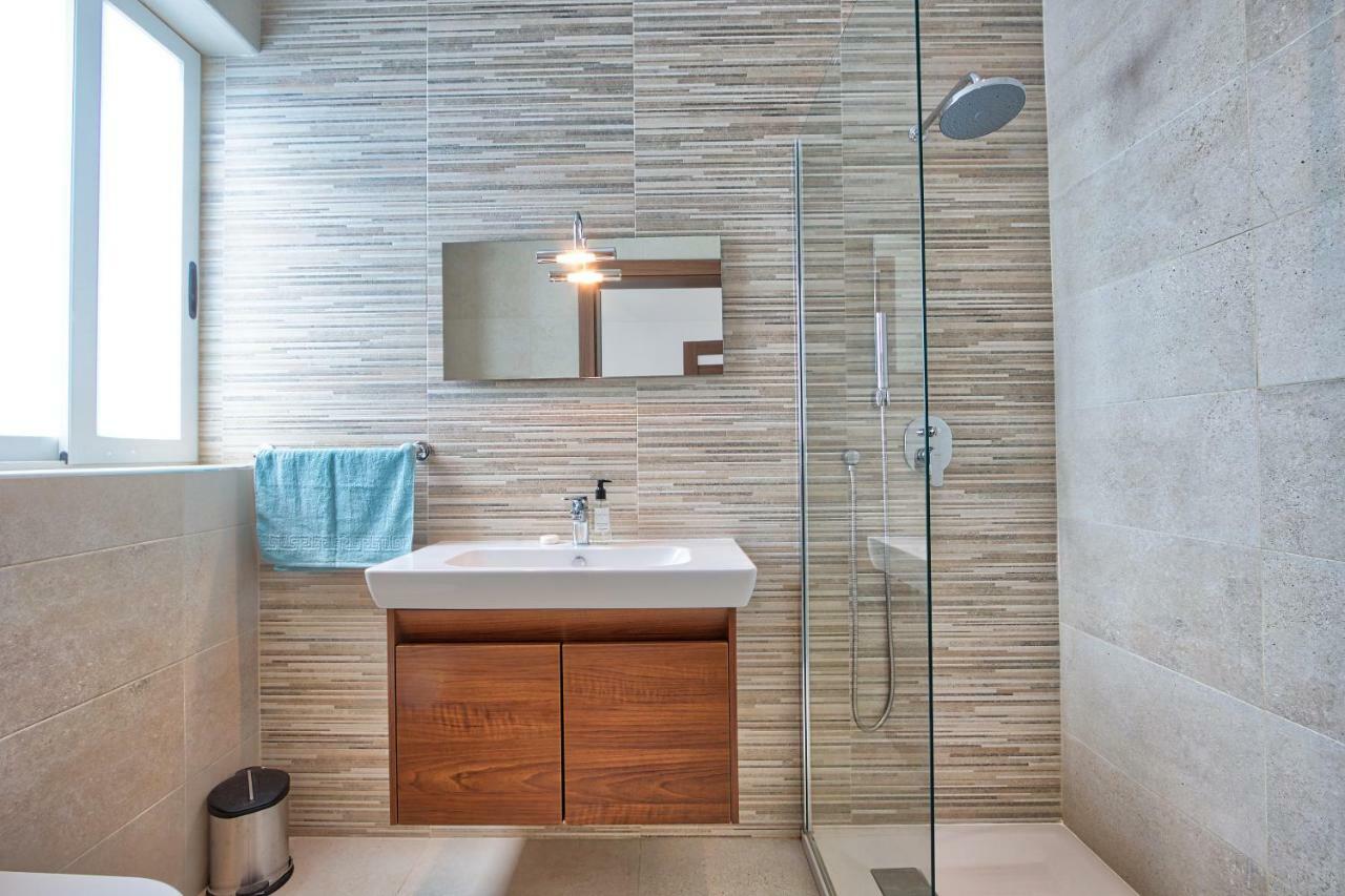 Апартаменты Hv12 - Sea Front Penthouse Сент-Полс-Бей Экстерьер фото