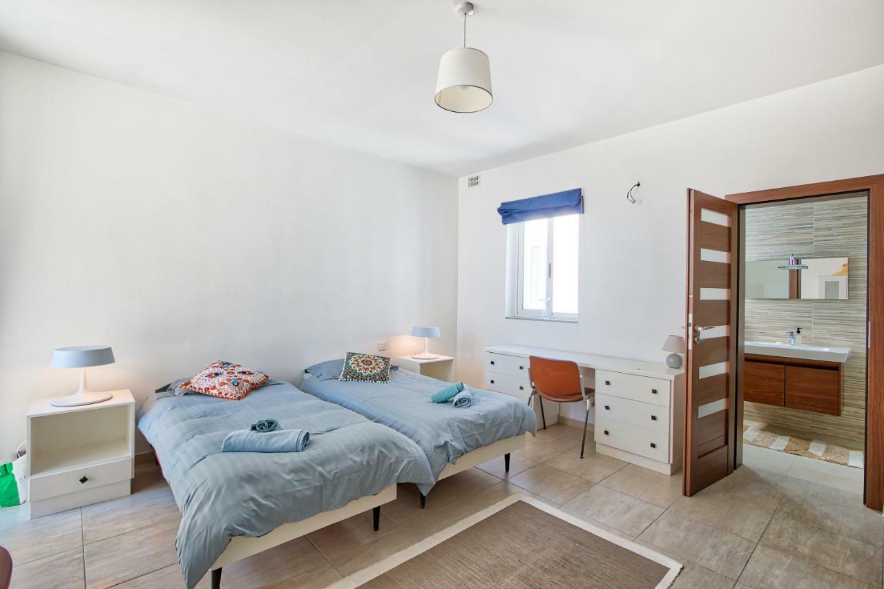 Апартаменты Hv12 - Sea Front Penthouse Сент-Полс-Бей Экстерьер фото